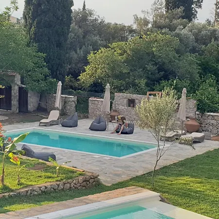 With Private Pool Hébergement de vacances *